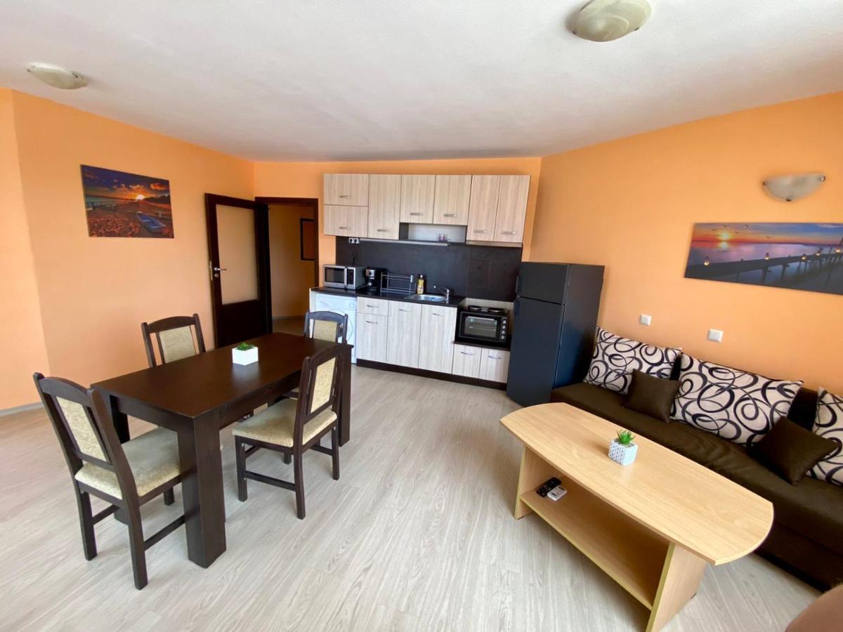 Cozy Apartment In The Center Of Primorsko Buitenkant foto